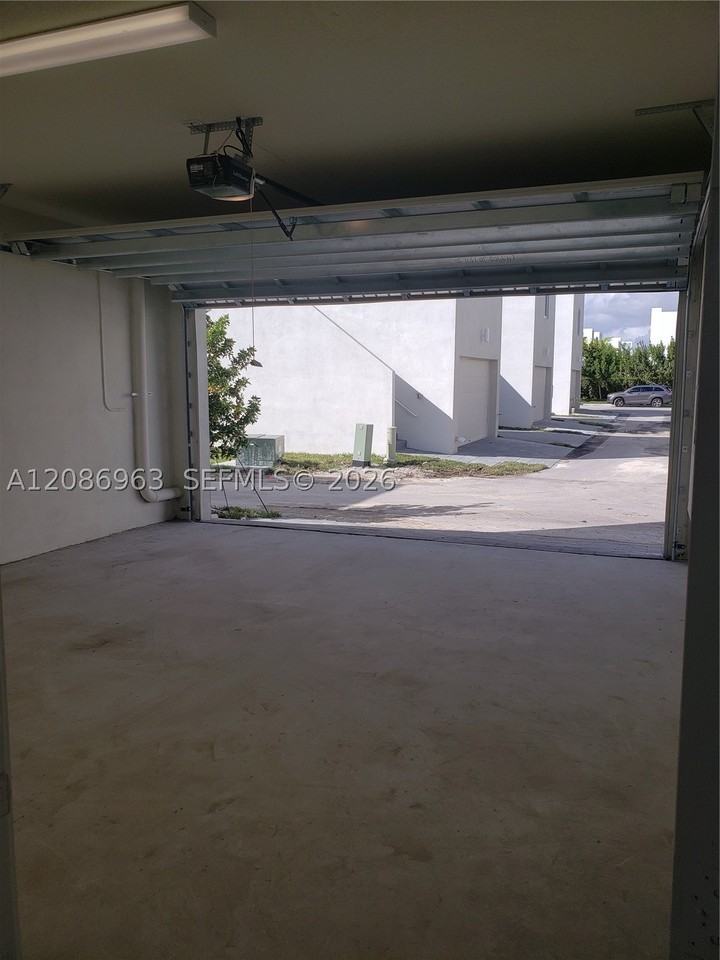 10275 Nw 66th St - Photo 7 of 50
