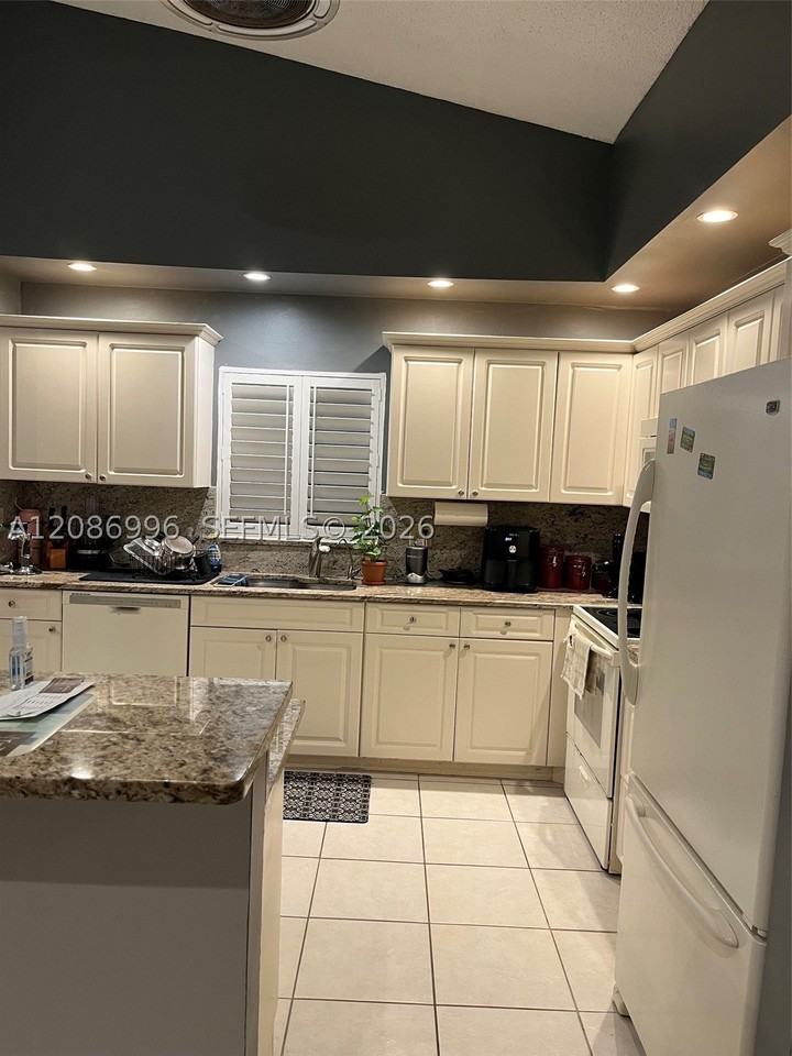 3212 Anthony Cir S #1 - Photo 4 of 17