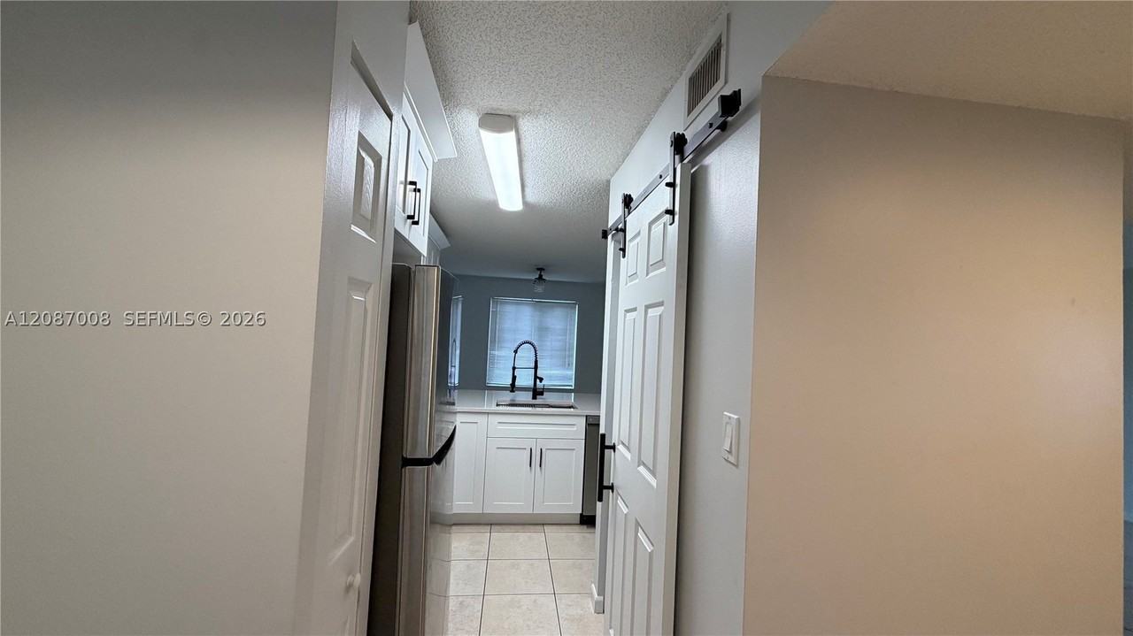 1174 Coral Club Dr #1174 - Photo 7 of 24
