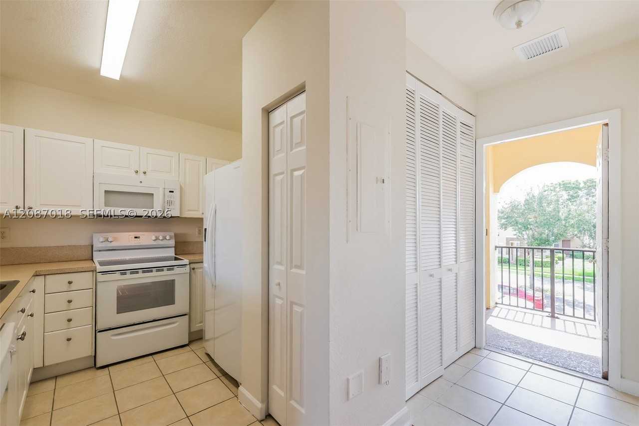 1490 Ne 33rd Rd #205 - Photo 4 of 18