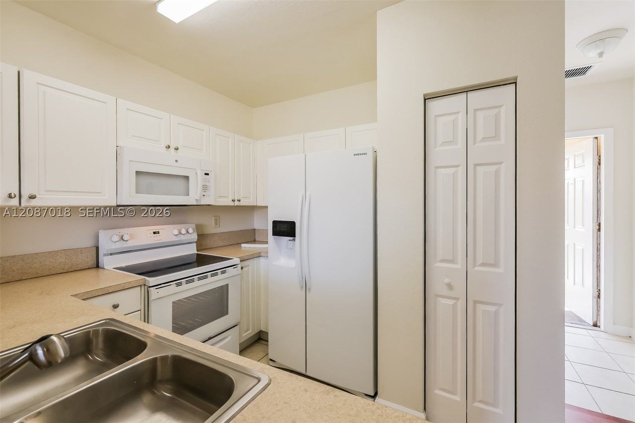 1490 Ne 33rd Rd #205 - Photo 6 of 18