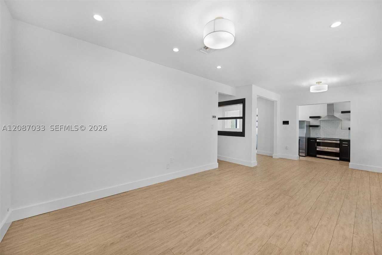 6476 Sw 10th Ter - Photo 5 of 36