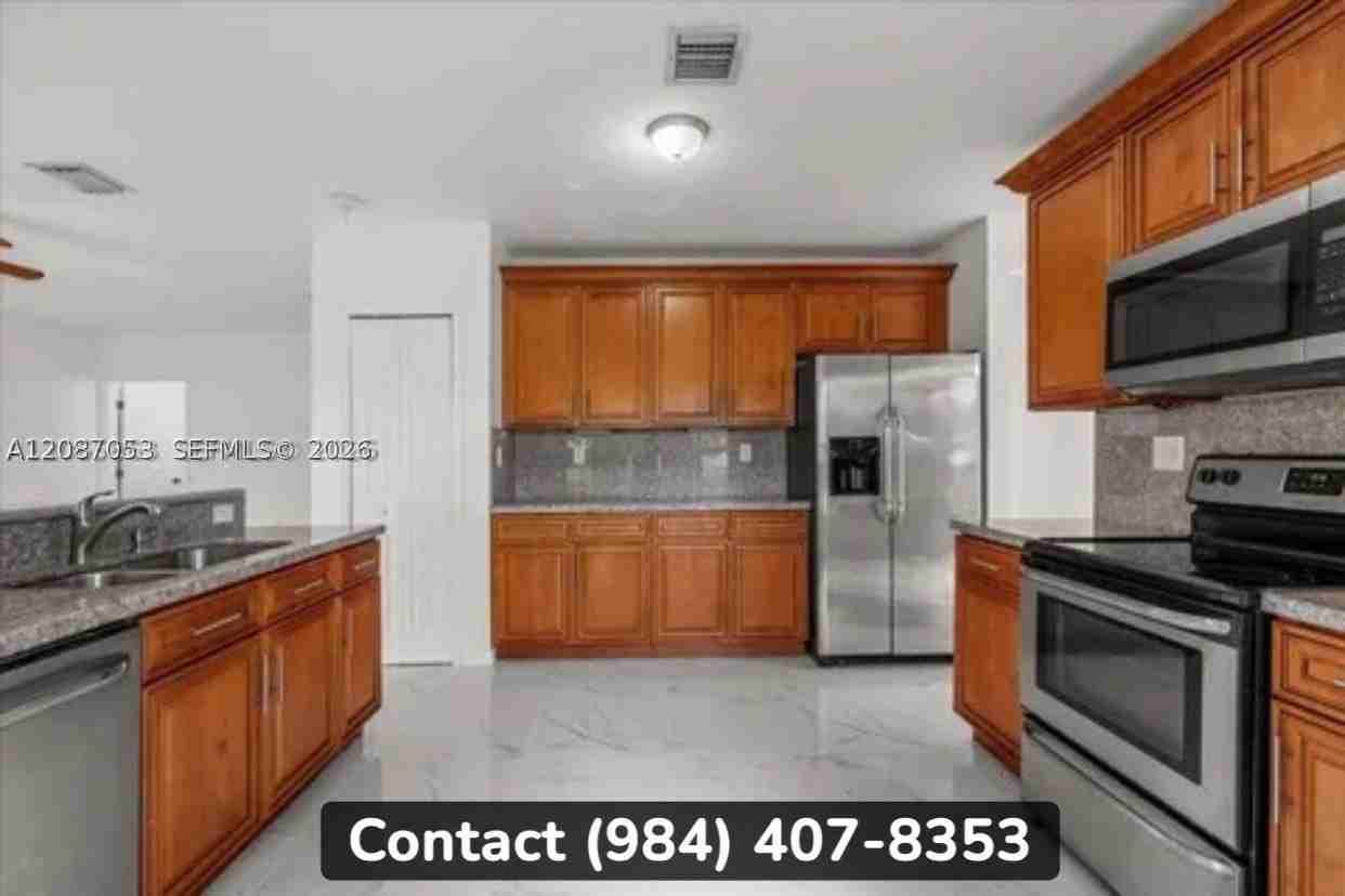 1755 Ne 35th Ave - Photo 3 of 13