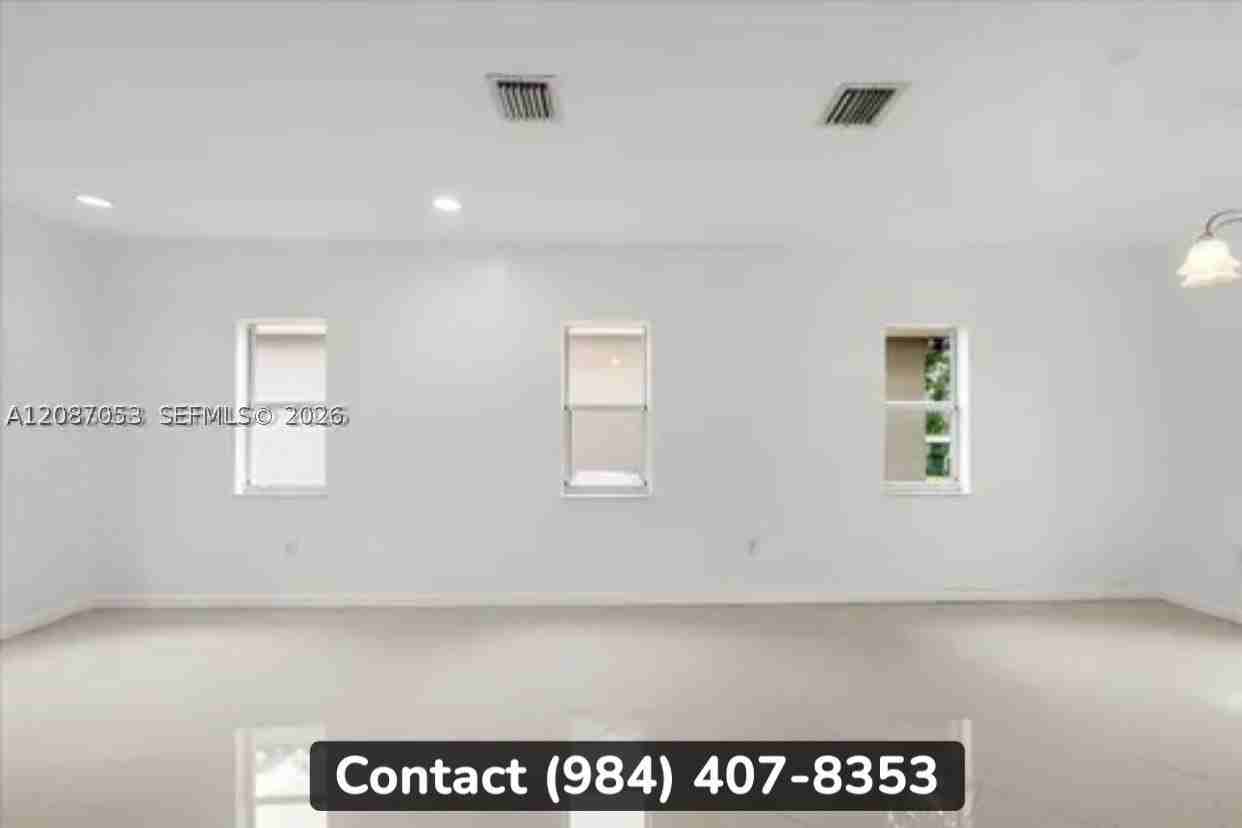 1755 Ne 35th Ave - Photo 4 of 13
