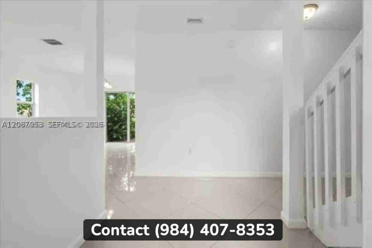 1755 Ne 35th Ave - Photo 7 of 13
