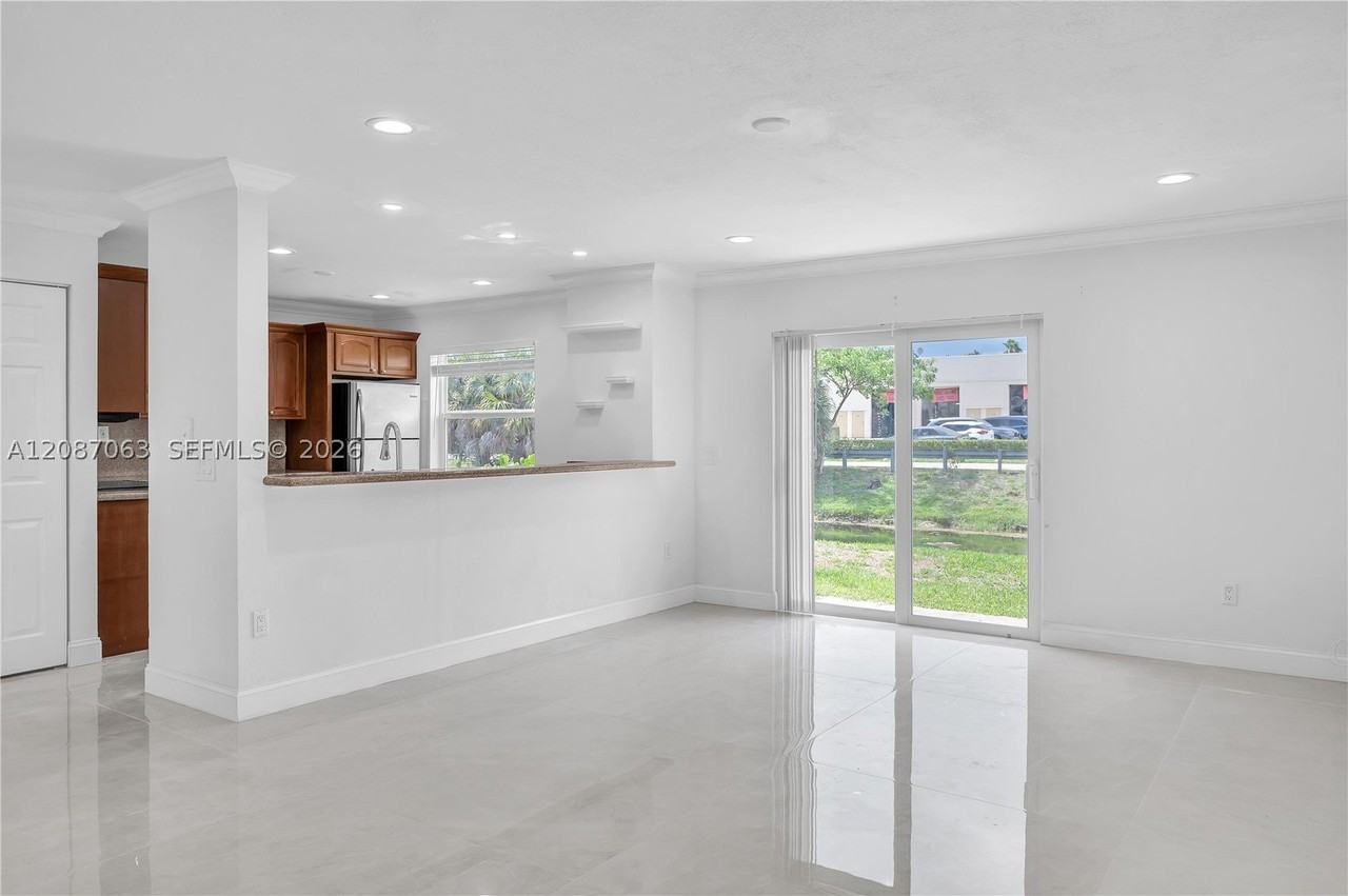 10667 Nw 45th St #10667 - Photo 2 of 21