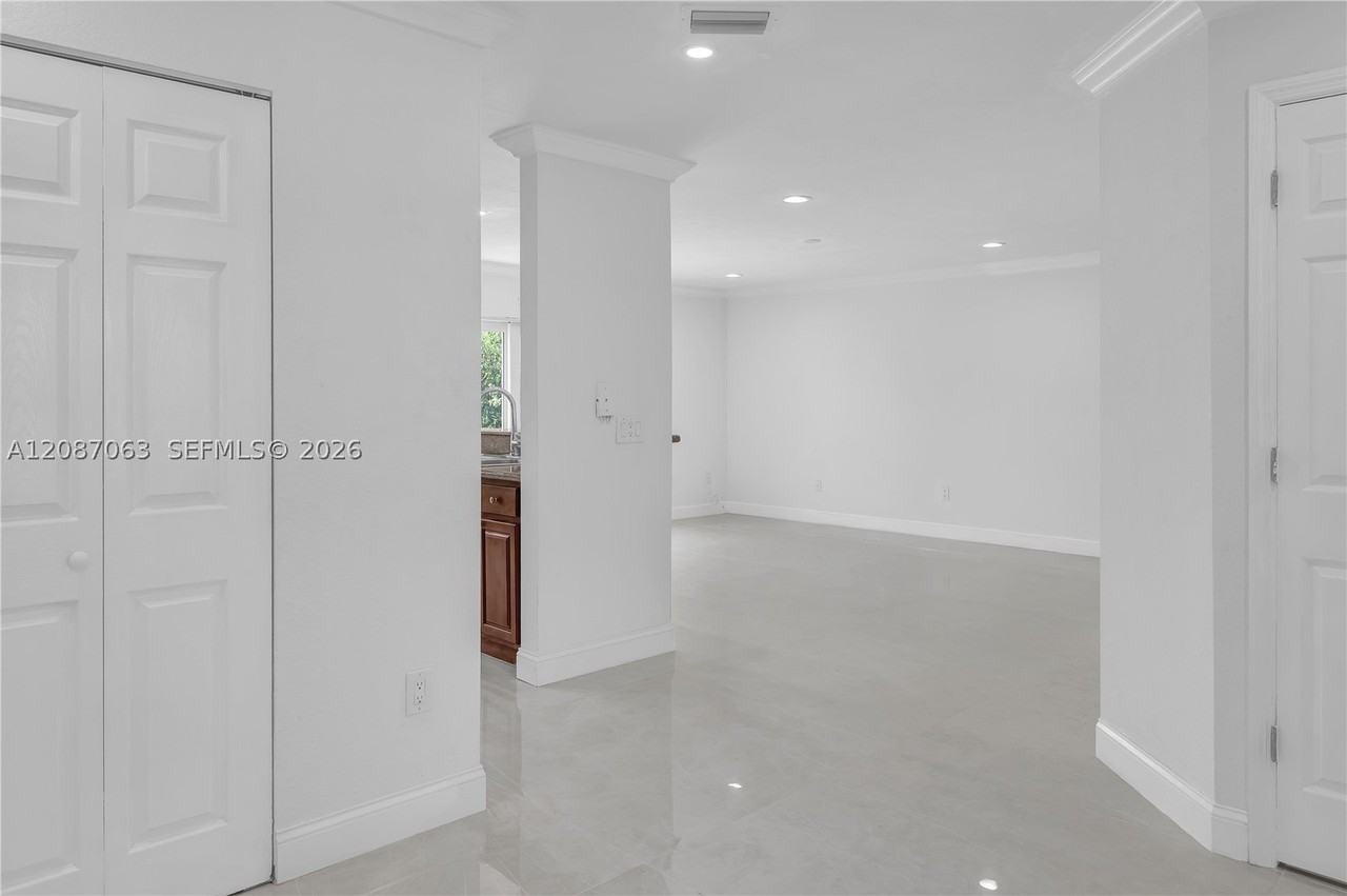 10667 Nw 45th St #10667 - Photo 6 of 21