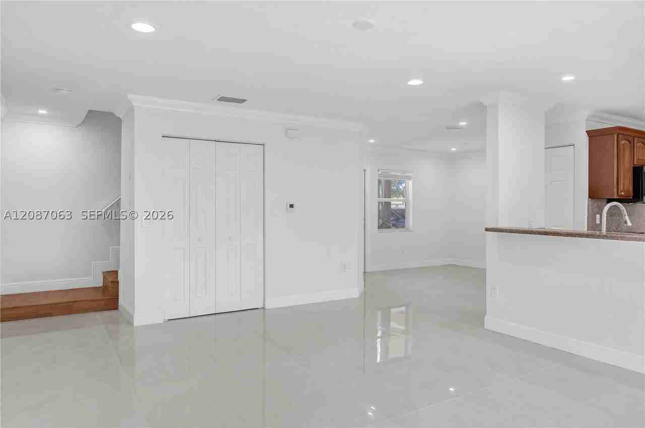 10667 Nw 45th St #10667 - Photo 7 of 21
