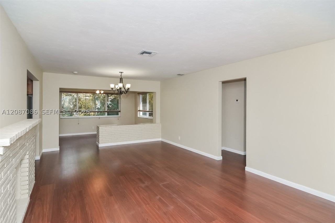 3141 Sw 17th St - Photo 5 of 15