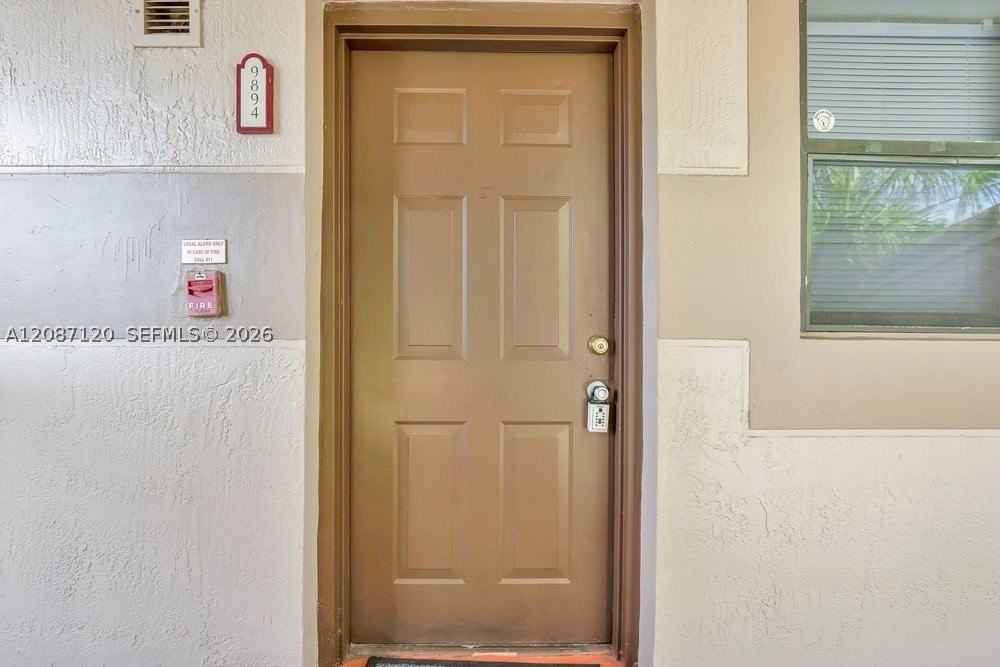 9894 Nob Hill Ln #9894 - Photo 4 of 35