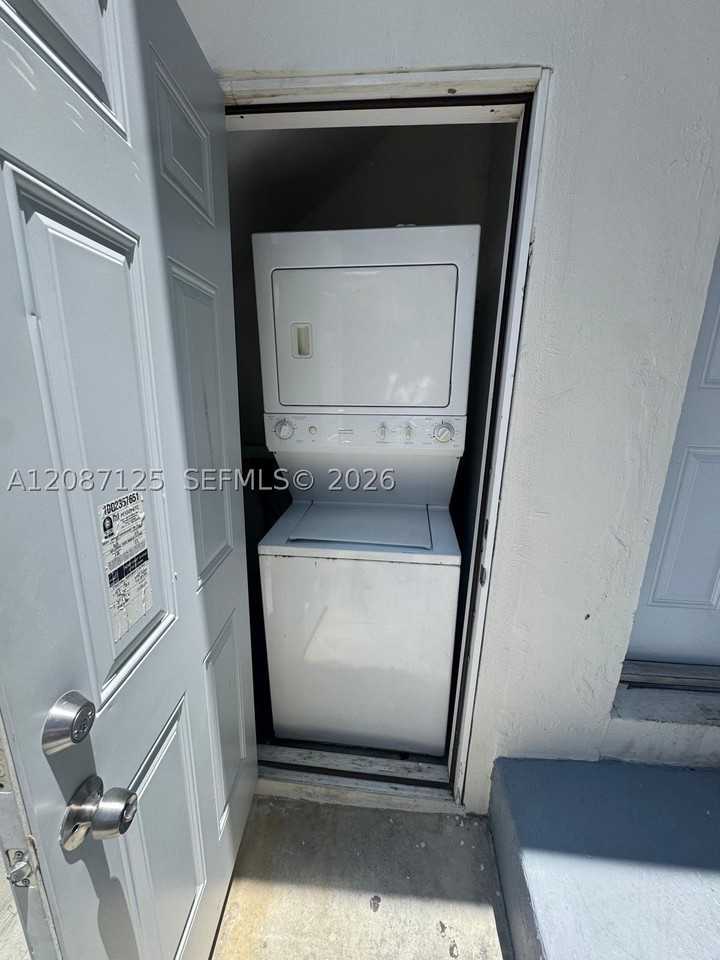 2210 Nw North River Dr #2 - Photo 3 of 10