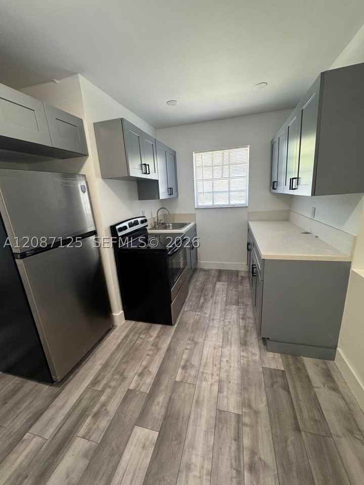 2210 Nw North River Dr #2 - Photo 5 of 10
