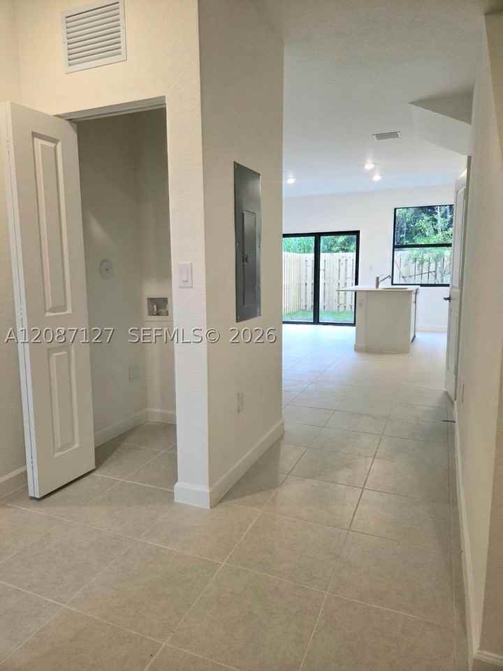 Sw 357th St #18927 - Photo 4 of 27