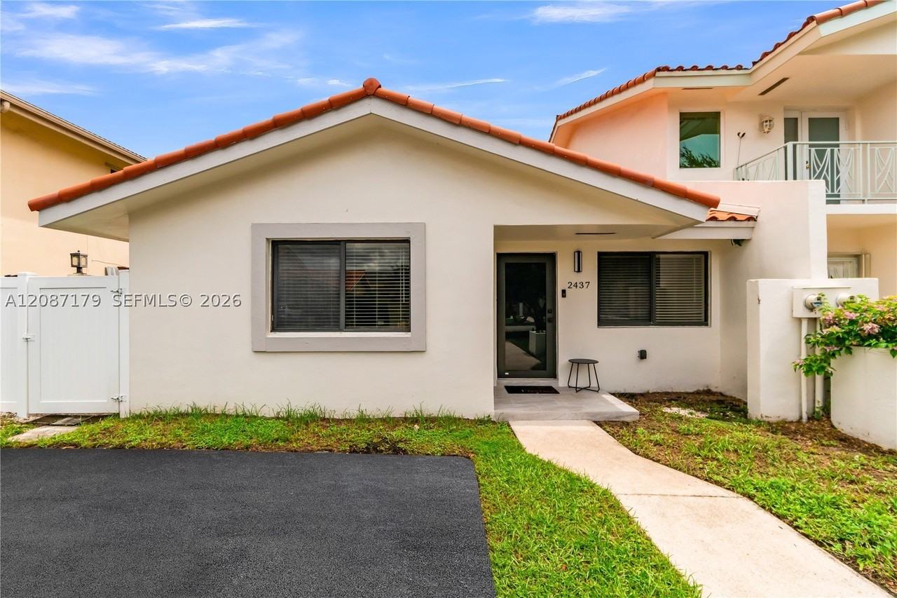 2437 Sw 99th Ct #N - Photo 2 of 35