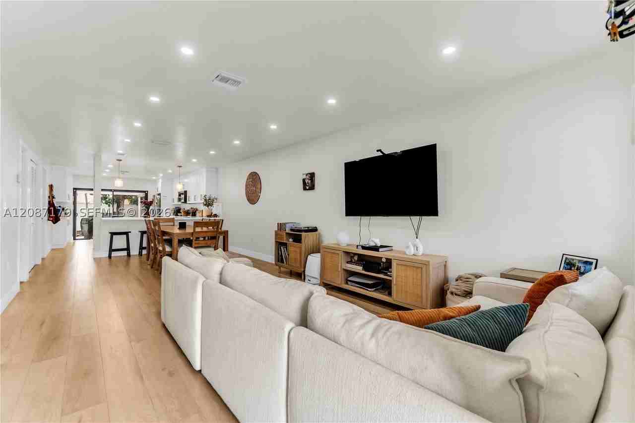 2437 Sw 99th Ct #N - Photo 4 of 35