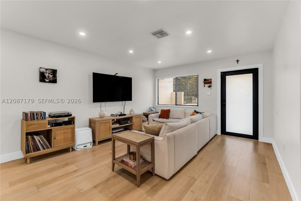 2437 Sw 99th Ct #N - Photo 5 of 35