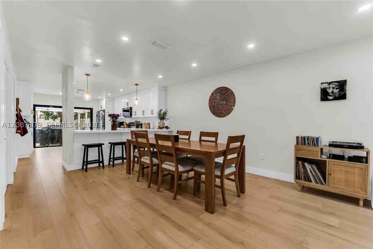 2437 Sw 99th Ct #N - Photo 6 of 35