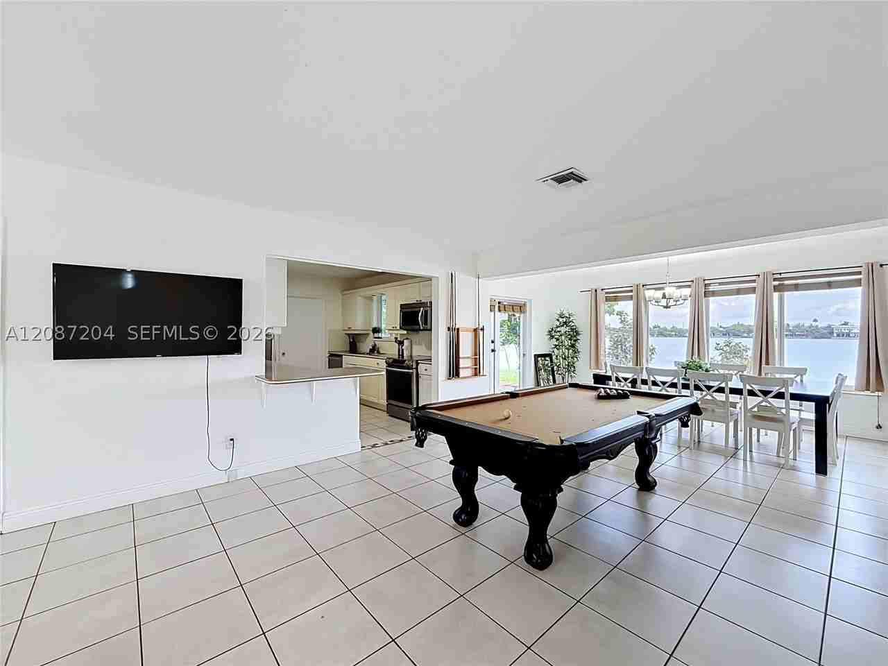 2501 Ne 209th Ter - Photo 5 of 50