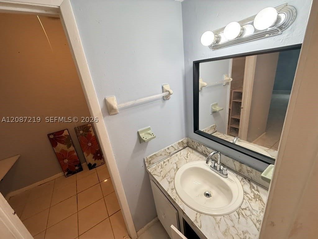 1255 W 53rd St #309 - Photo 7 of 14