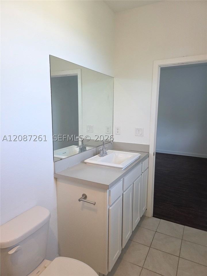 389 Ne 5th Pl #389 - Photo 3 of 16