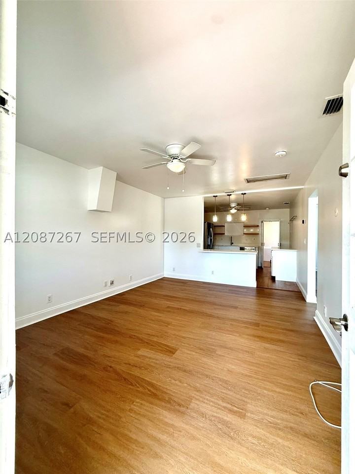 2403 Scott St #A - Photo 5 of 36