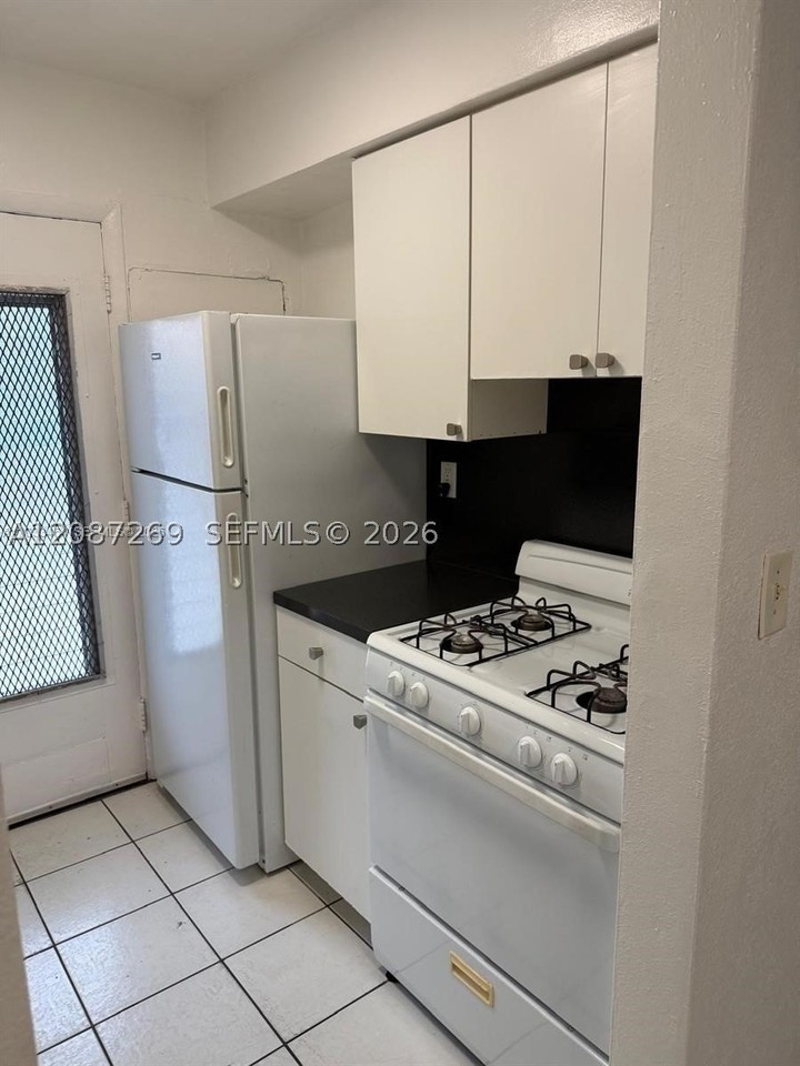 16851 Ne 18th Ave #106 - Photo 4 of 12