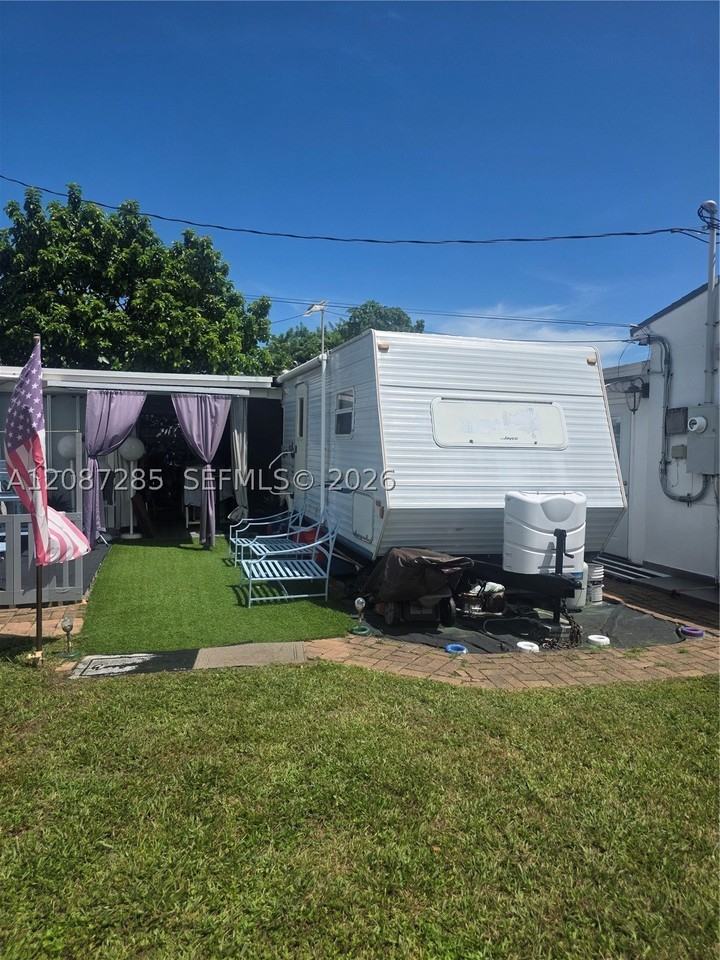 291 Nw 102nd St - Photo 2 of 2