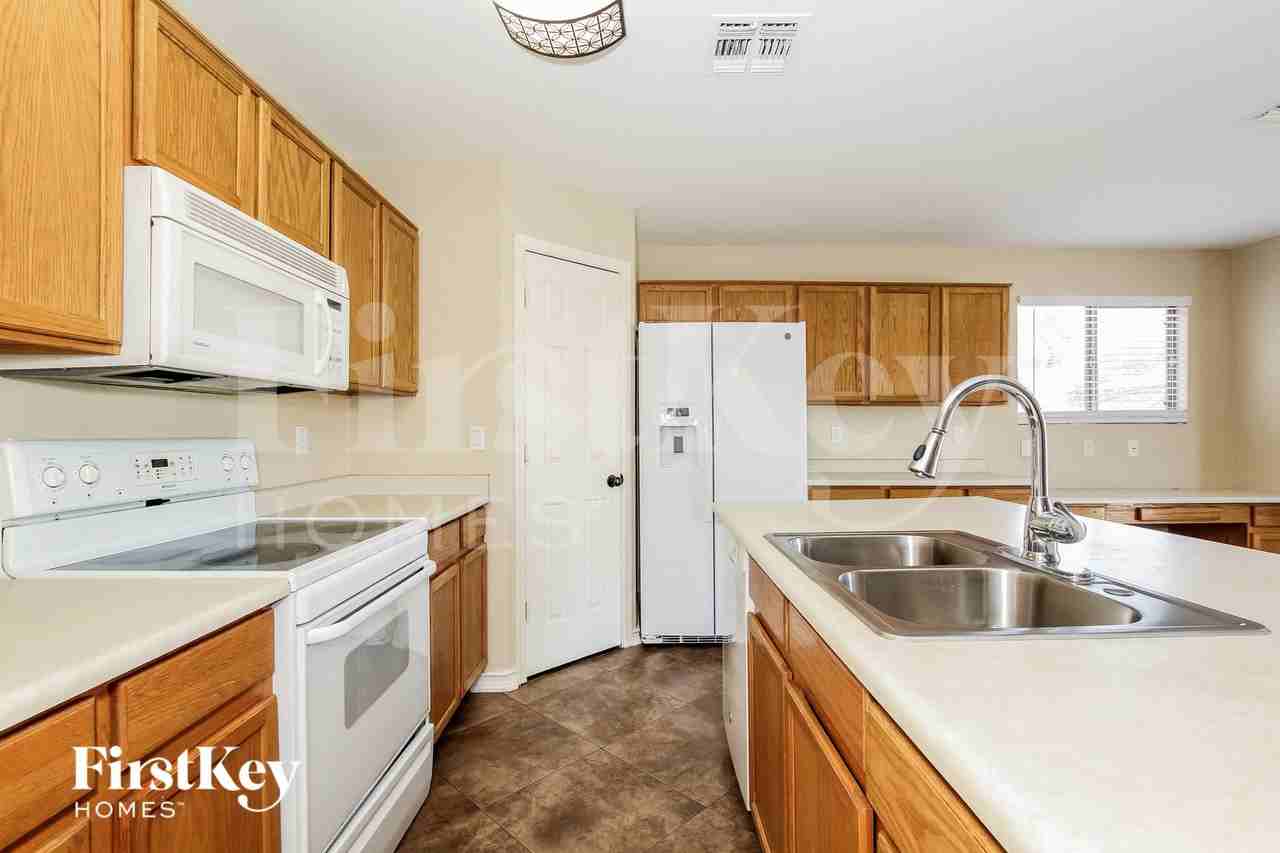 16215 N 162nd Dr - Photo 5 of 15