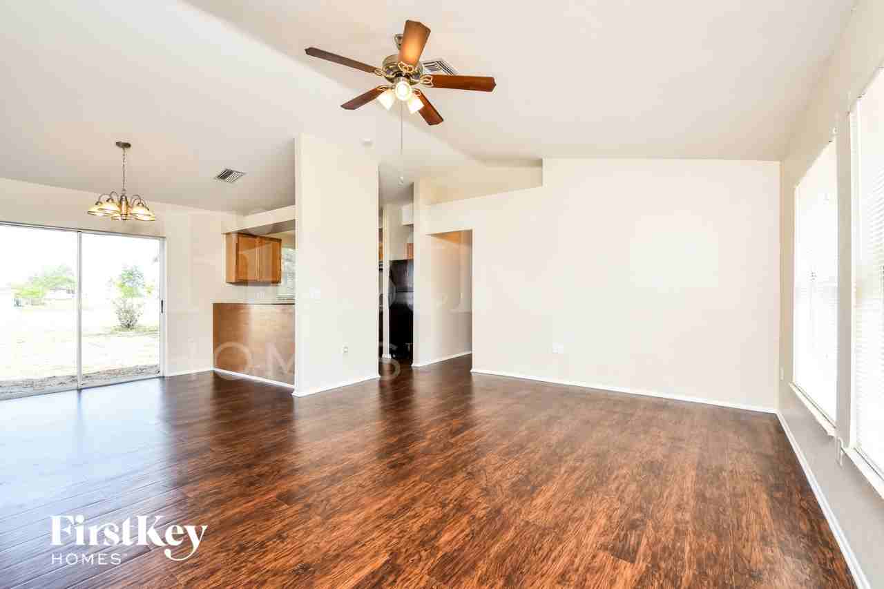 1612 Neave - Photo 3 of 16