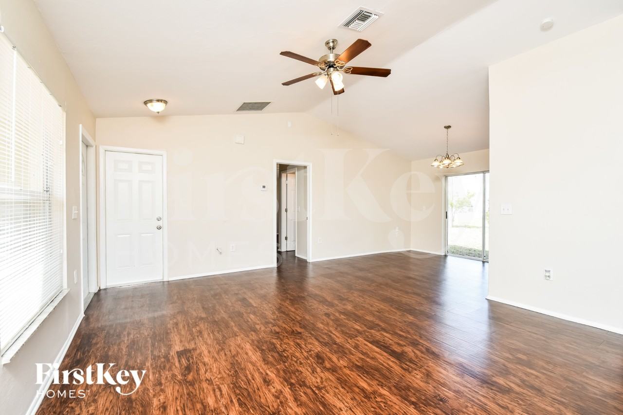 1612 Neave - Photo 4 of 16