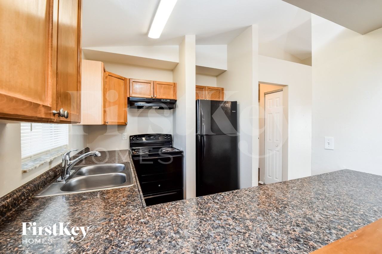 1612 Neave - Photo 7 of 16