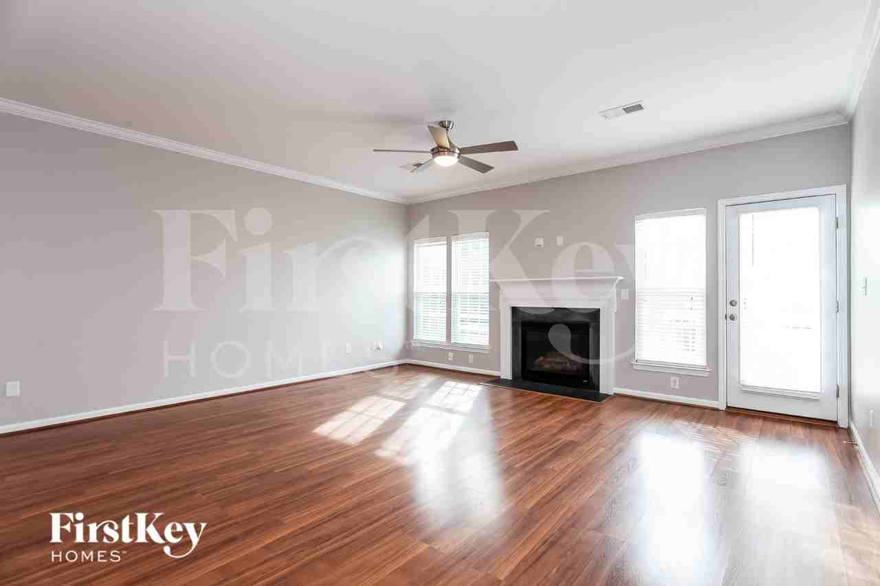 15507 Troubadour Ln - Photo 2 of 15
