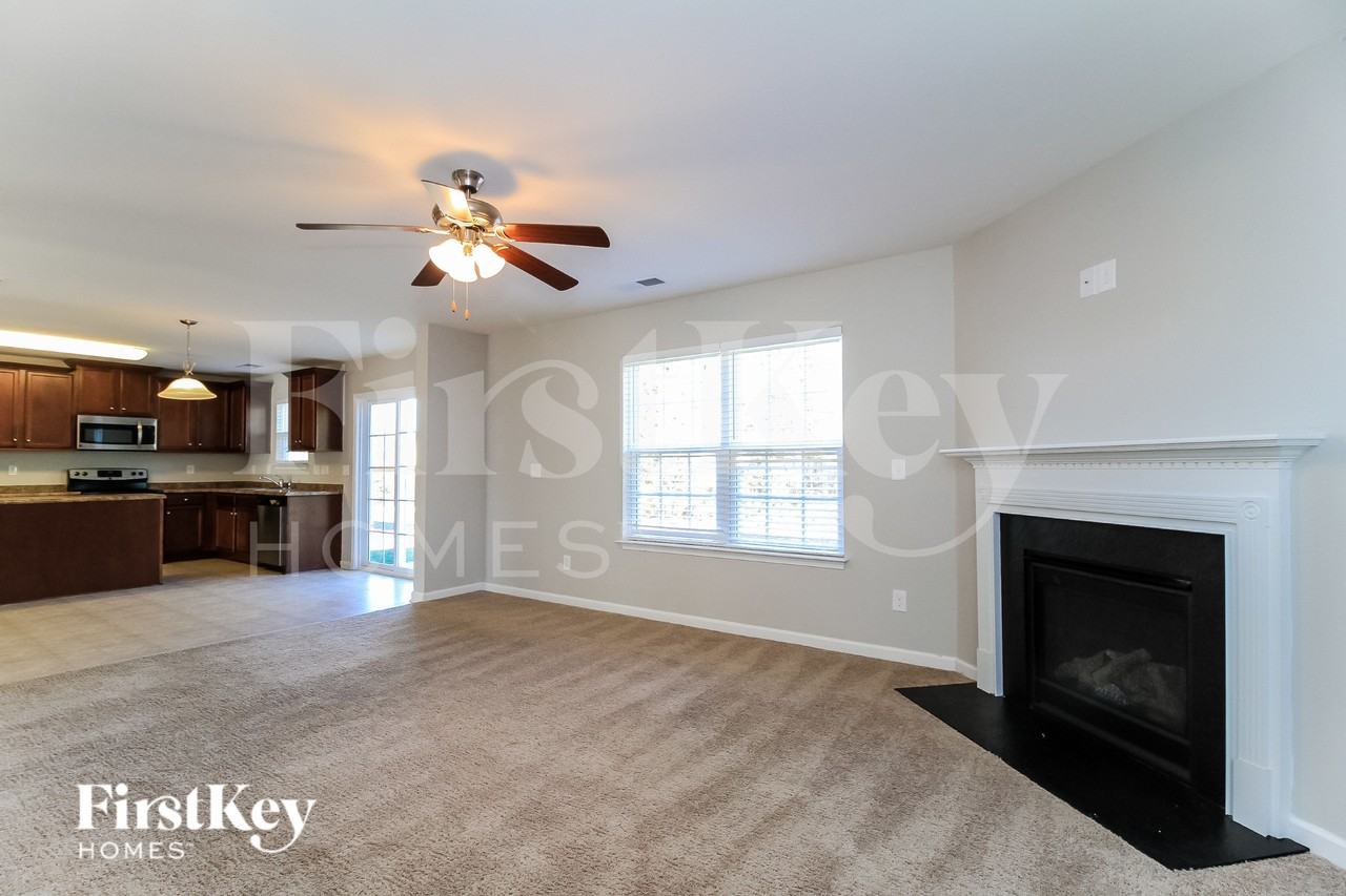 1541 Weatherend Dr - Photo 4 of 15