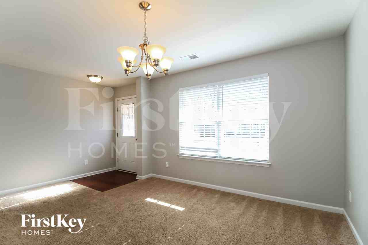 1541 Weatherend Dr - Photo 5 of 15