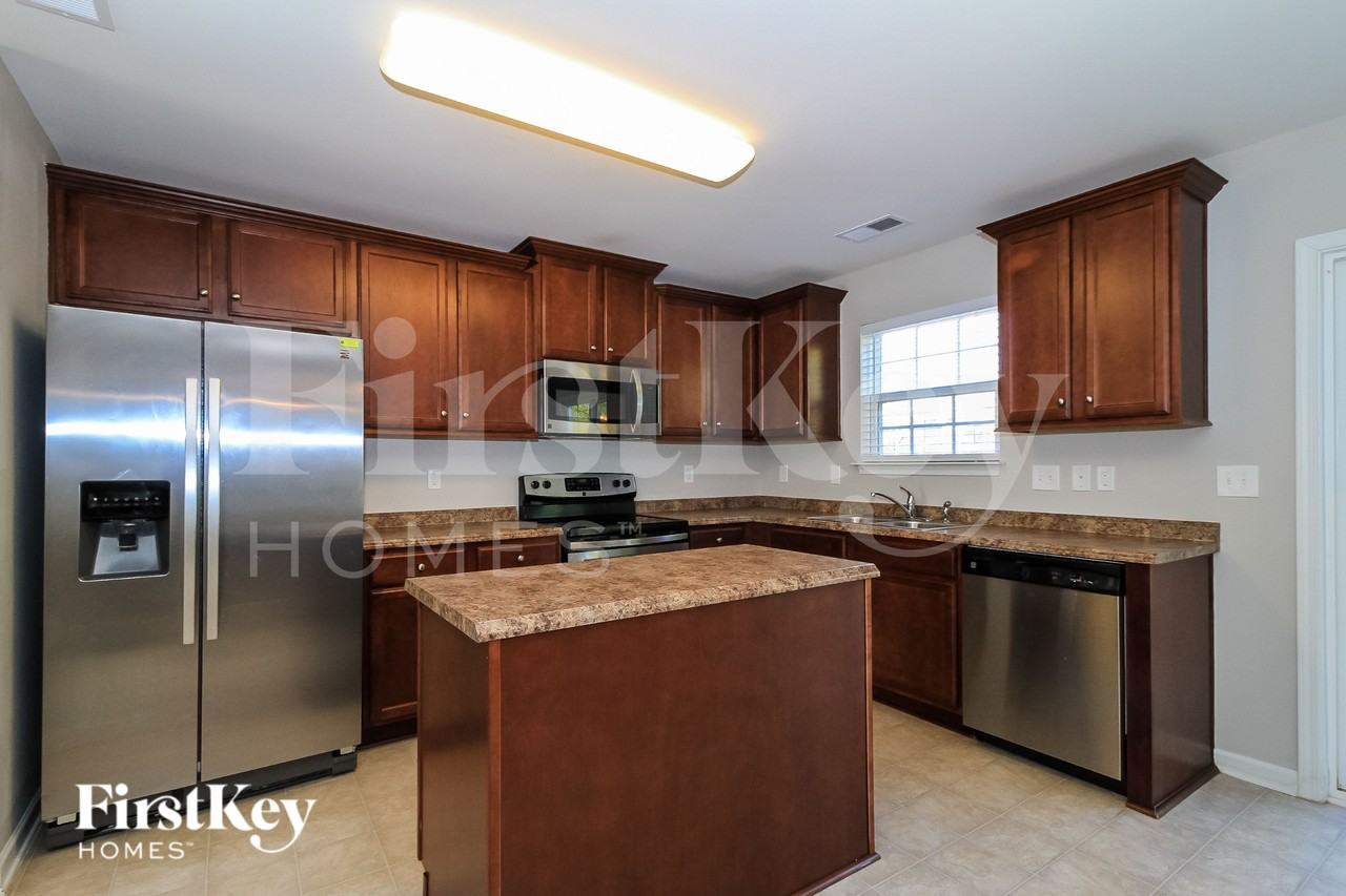 1541 Weatherend Dr - Photo 6 of 15