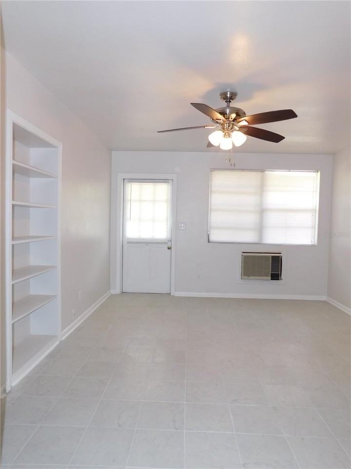 552 Ne 5th Ave - Photo 2 of 14