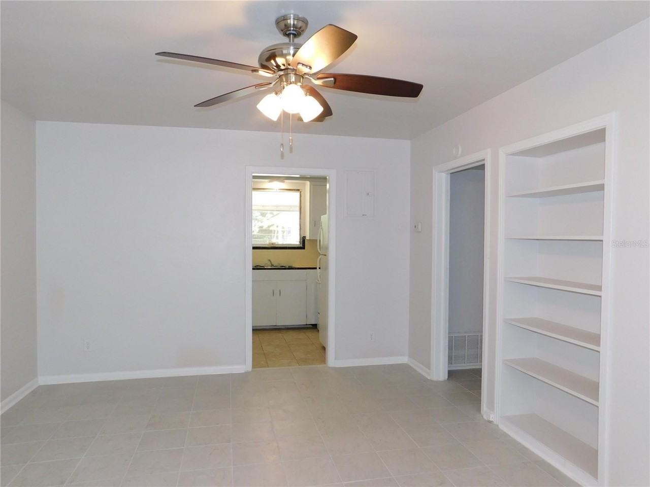 552 Ne 5th Ave - Photo 4 of 14