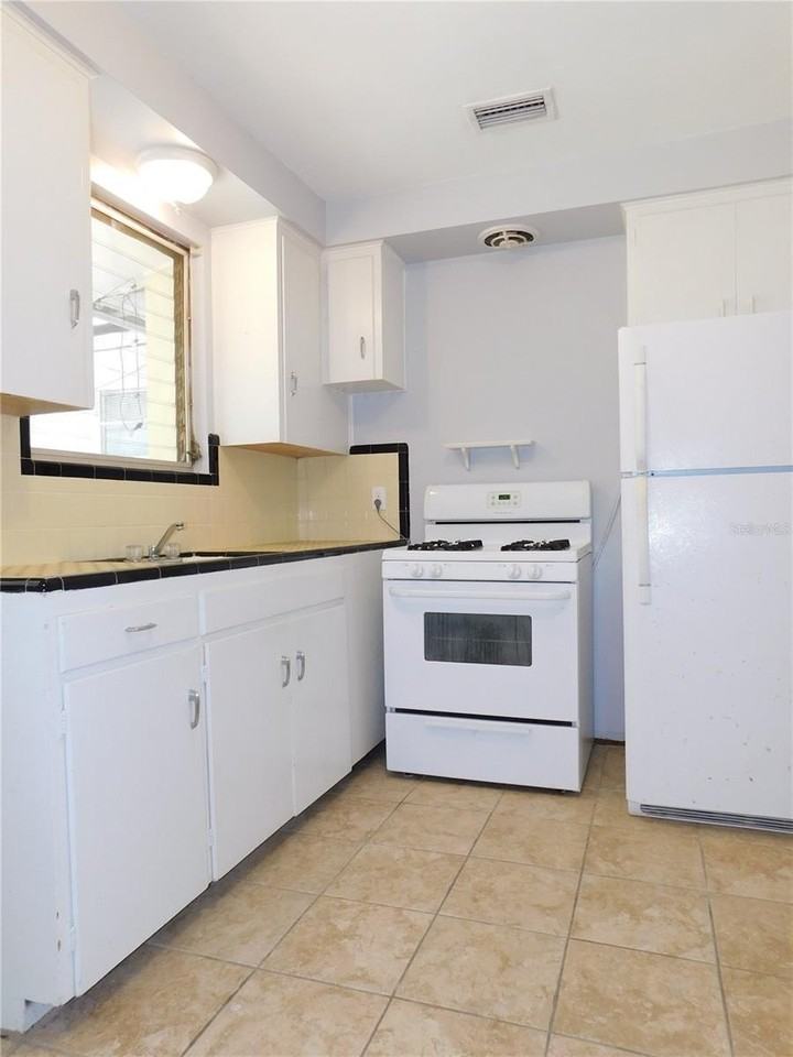 552 Ne 5th Ave - Photo 6 of 14