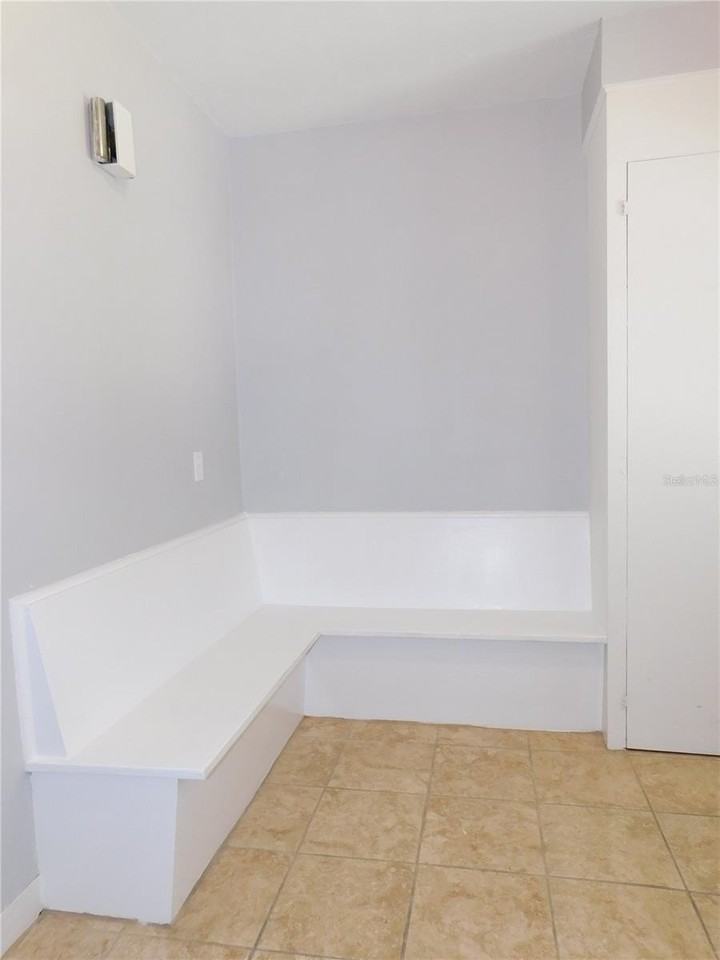 552 Ne 5th Ave - Photo 7 of 14
