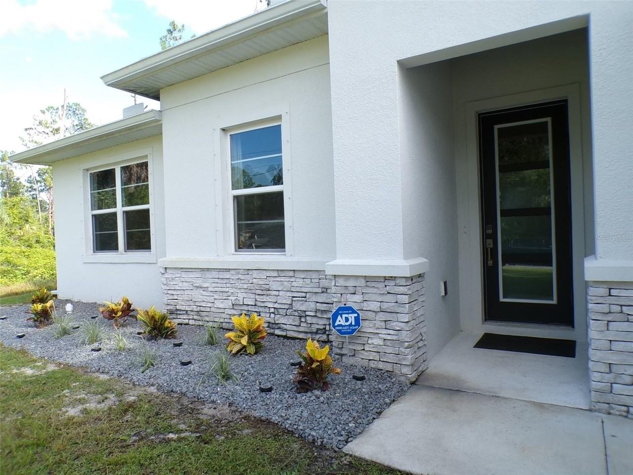 2871 Armenia Rd - Photo 2 of 33