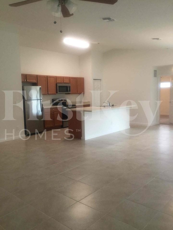 146 Sw Milburn Cir - Photo 3 of 36