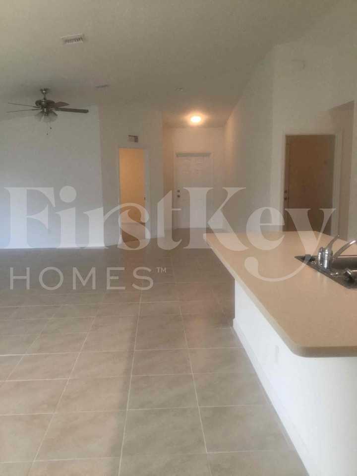 146 Sw Milburn Cir - Photo 6 of 36