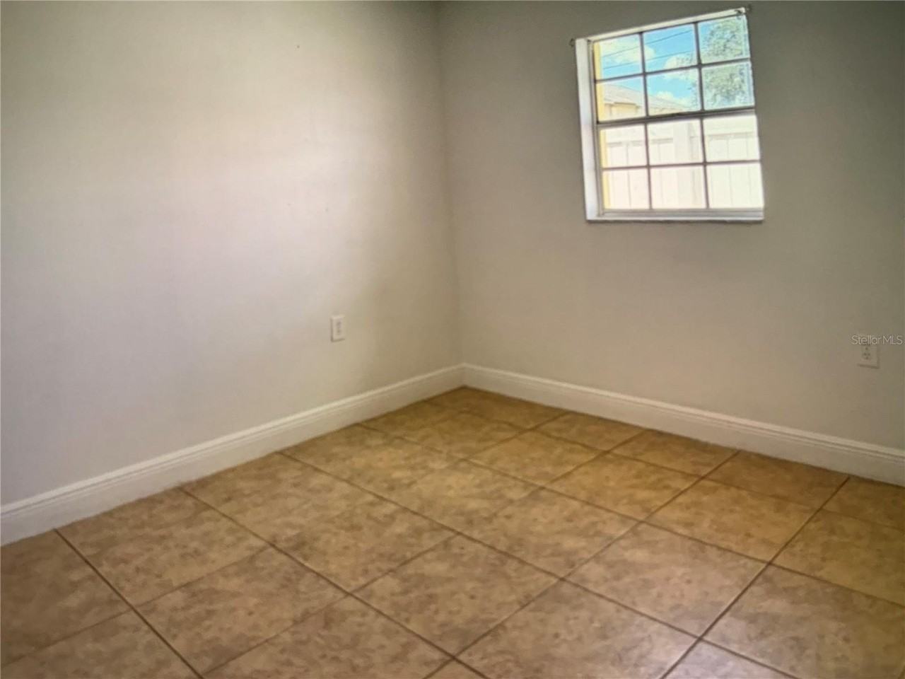 1205 Avenue L - Photo 6 of 11