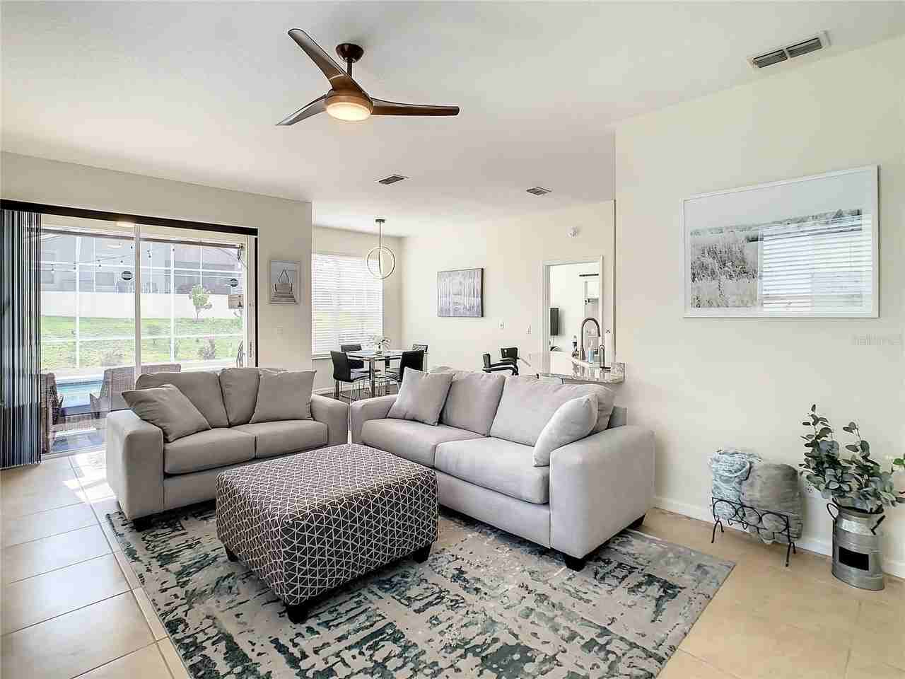 246 Herring St - Photo 5 of 48