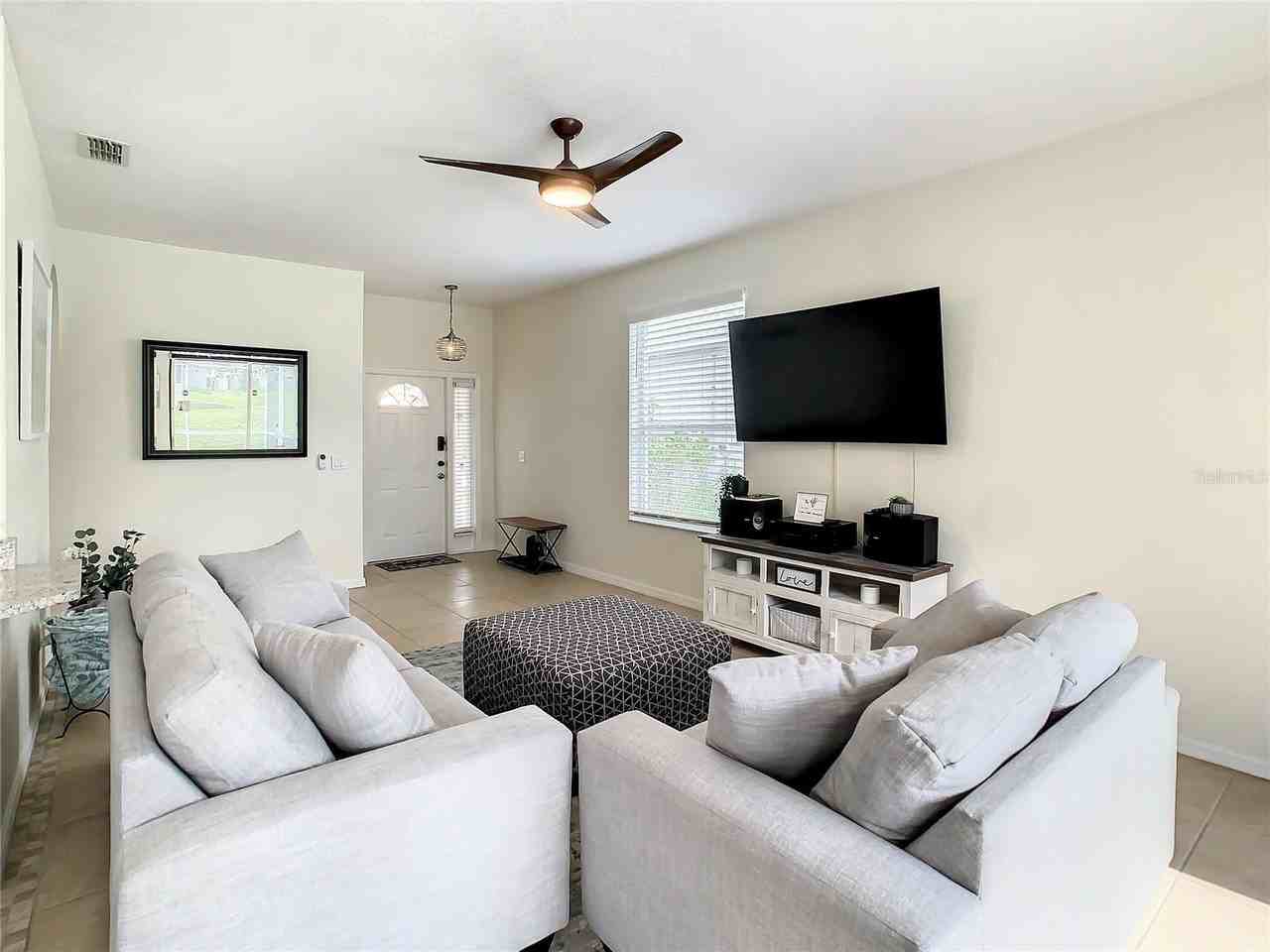 246 Herring St - Photo 6 of 48