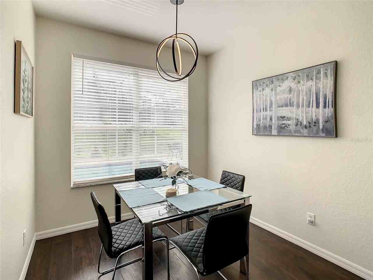 246 Herring St - Photo 7 of 48