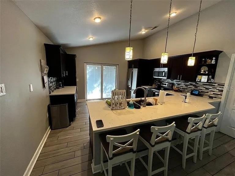 555 Beasley Ct - Photo 2 of 6