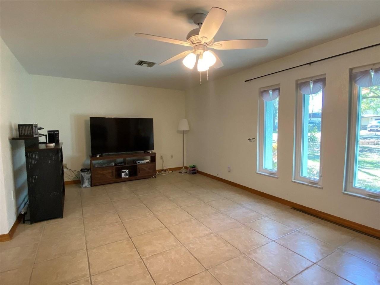 1601 Center St - Photo 7 of 13