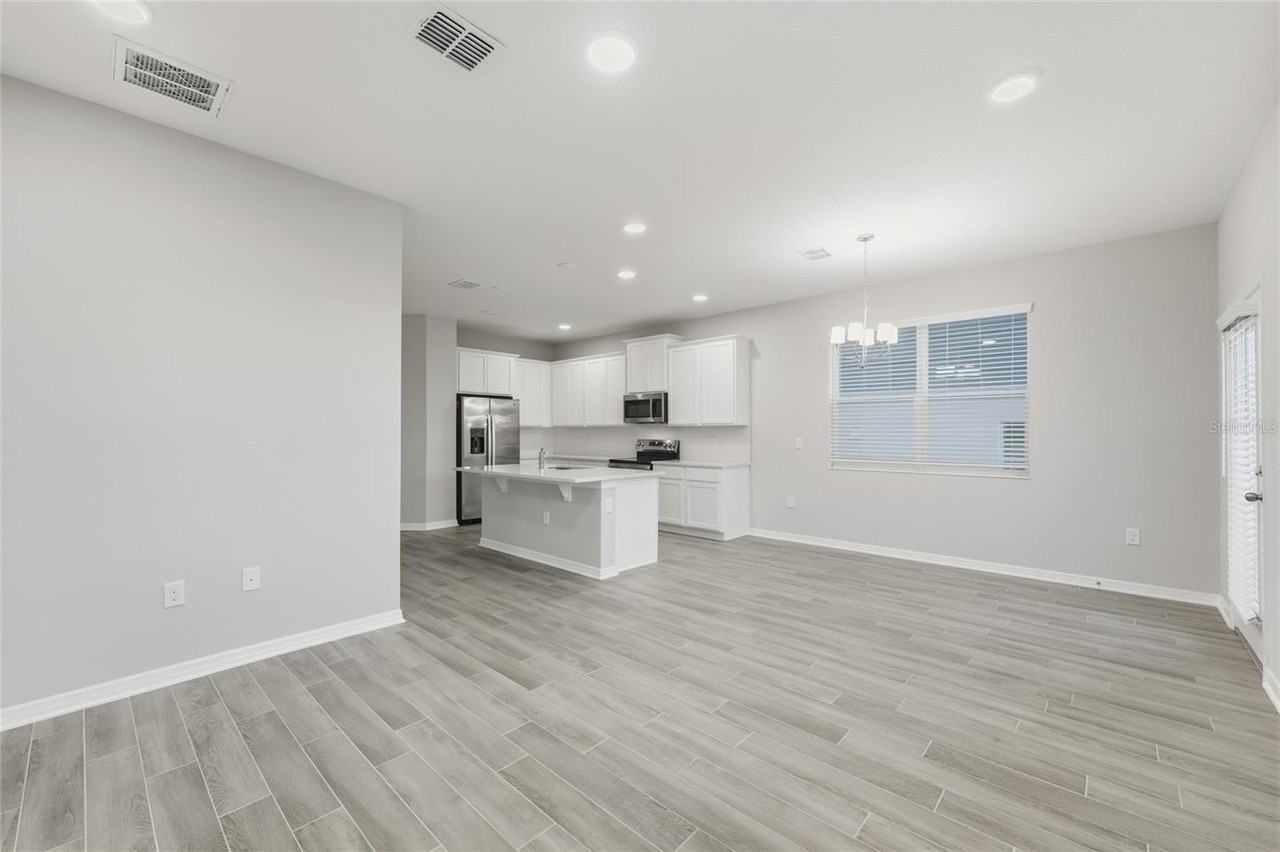 12172 Plumpton Dr - Photo 2 of 25
