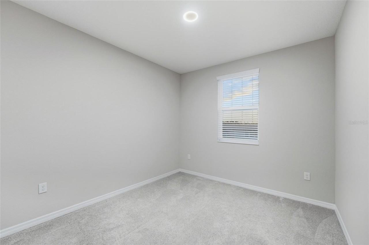 12172 Plumpton Dr - Photo 4 of 25